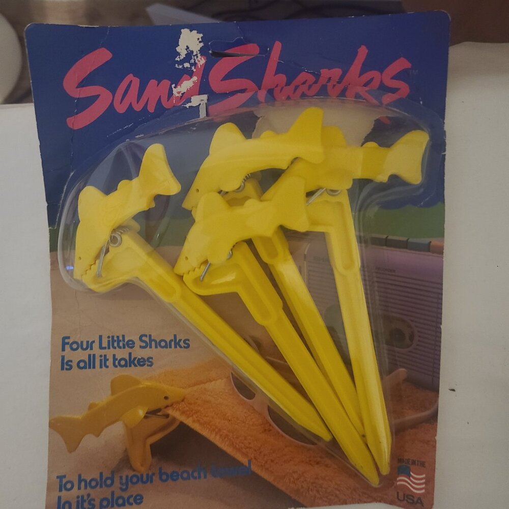 VTG 1987 Sand Sharks Shark Shaped Beach Towel Stakes / Clips Bright Yellow